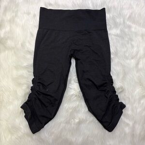 Lululemon in the flow cropped seamless leggings size 6 dark gray